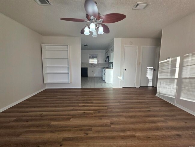 Building Photo - 600 Witts Dr