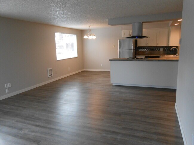 Building Photo - 1244 NE 4th St