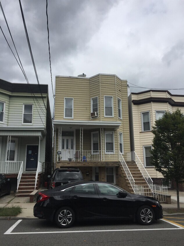 Primary Photo - 224 OAK St