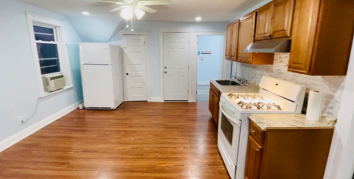 Primary Photo - 23 Everett Ave