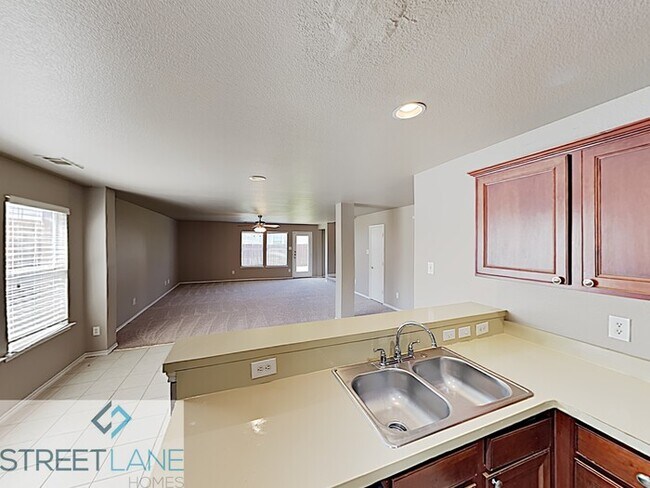 Foto del edificio - 6 Month Lease Only!