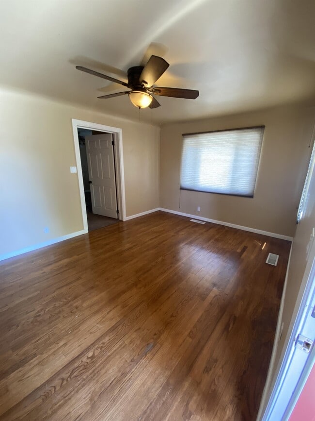 Foto del edificio - 2701 Monk Ct NW