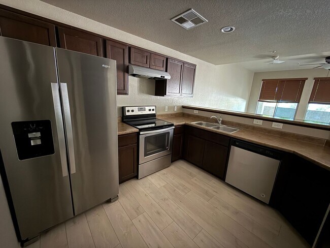 Building Photo - 2212 S 37th Dr