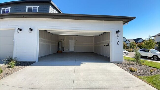 Building Photo - Roe Street Townhomes