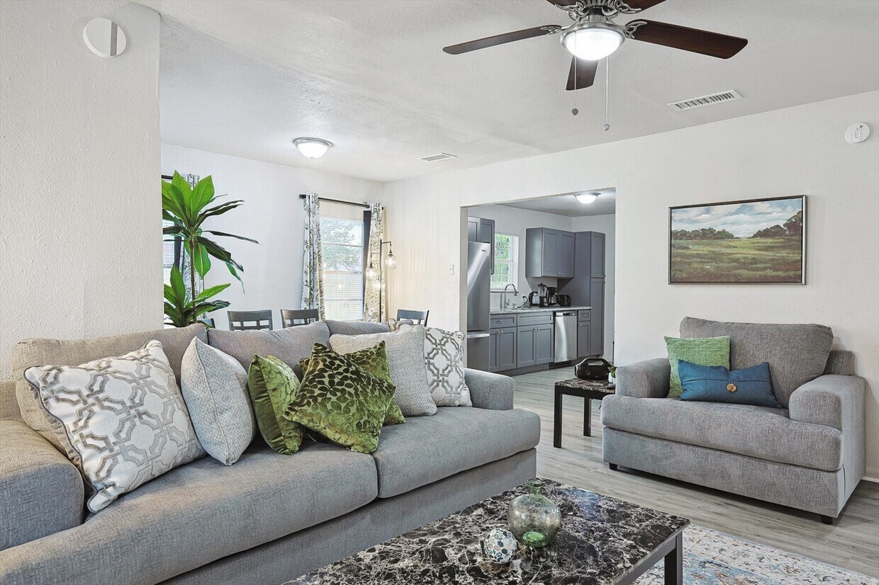 217 Ridgeway Ave, Azle, TX 76020 House Rental in Azle, TX