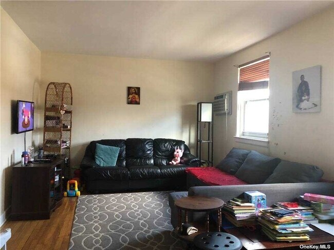 Foto del edificio - 245-20-245-77 77th Crescent
