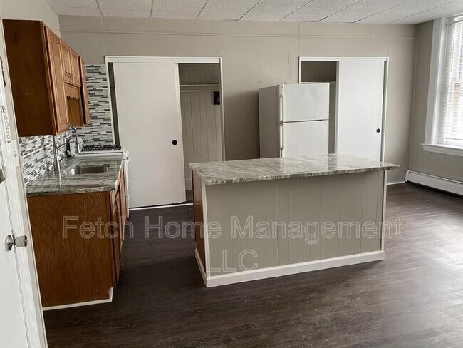 Foto del edificio - 122 W Market St