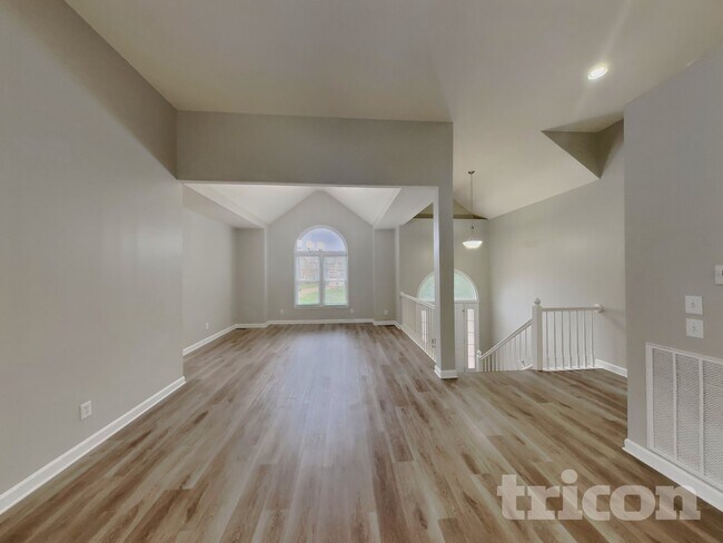 Foto del edificio - 4981 Tulip Grove Ln