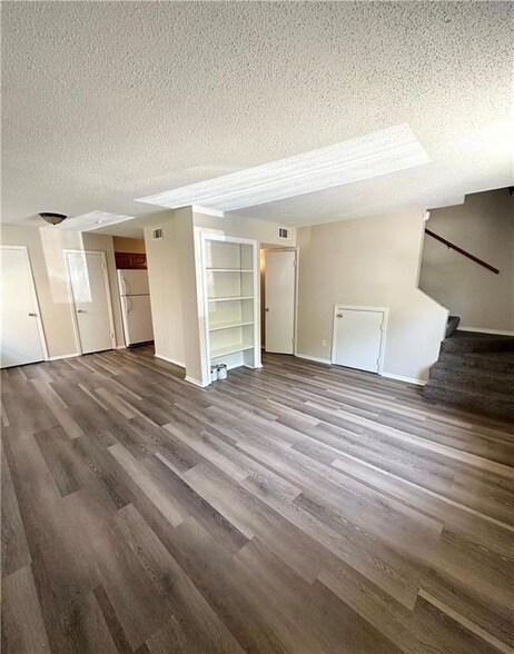Building Photo - 653 Farmington Pl