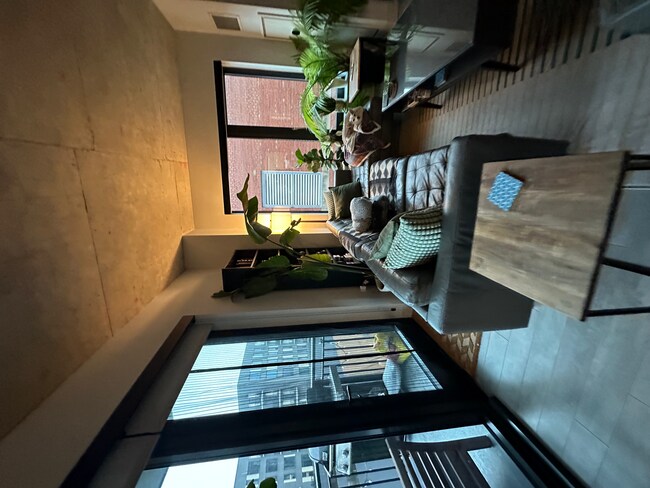 Foto del edificio - 1025 W Addison St
