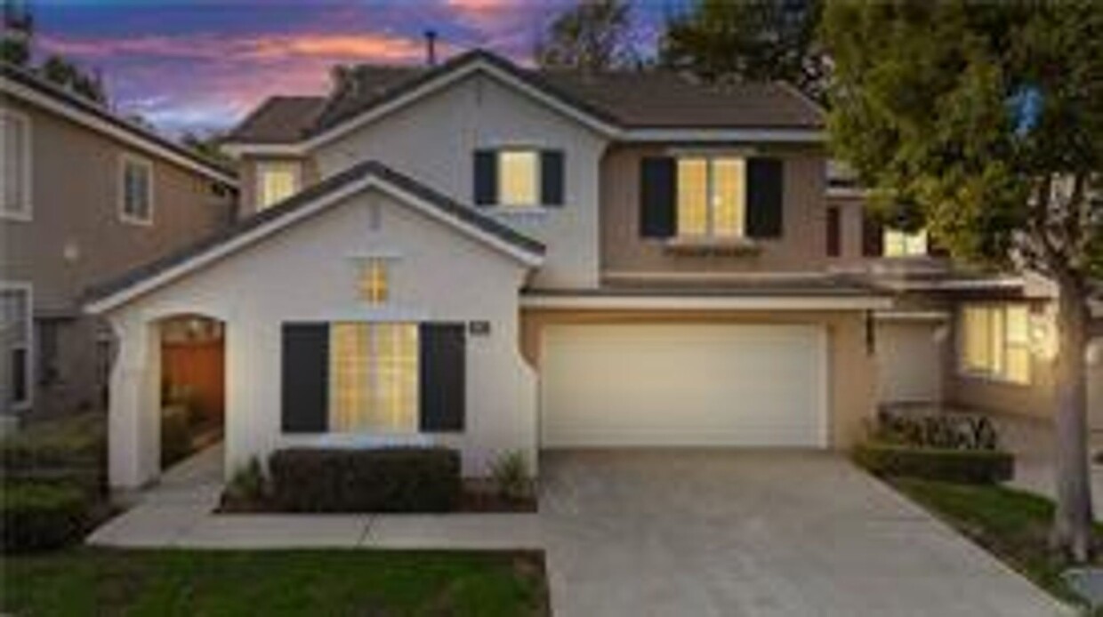 Primary Photo - Stunning Aliso Viejo Pool Home 4 Bedroom