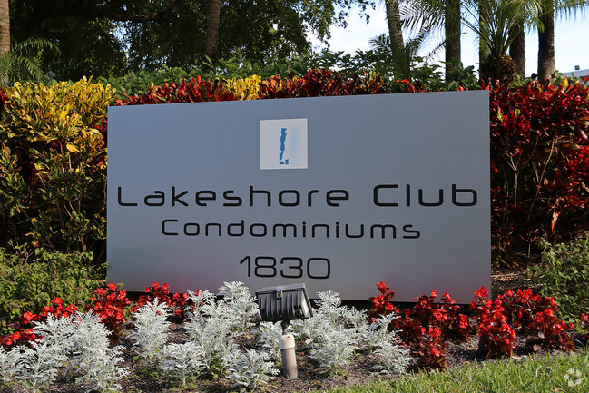 Foto del edificio - Lakeshore Club