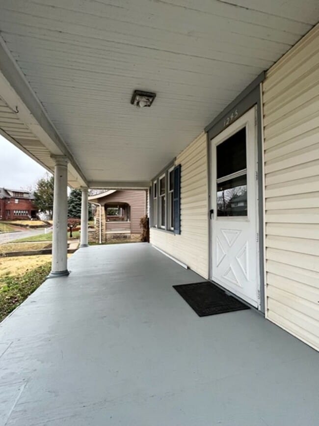 Foto del edificio - Very spacious 3 bedroom home for rent - Ca...