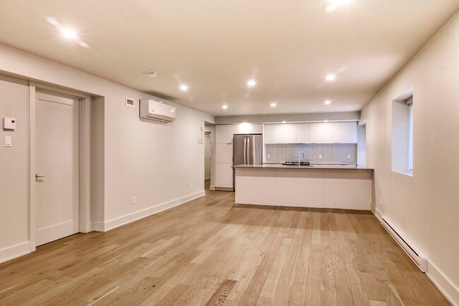 Building Photo - 37 Roosevelt Ave