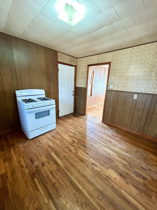 Foto del edificio - 3 bed 1 bath now available in Arnet Benson