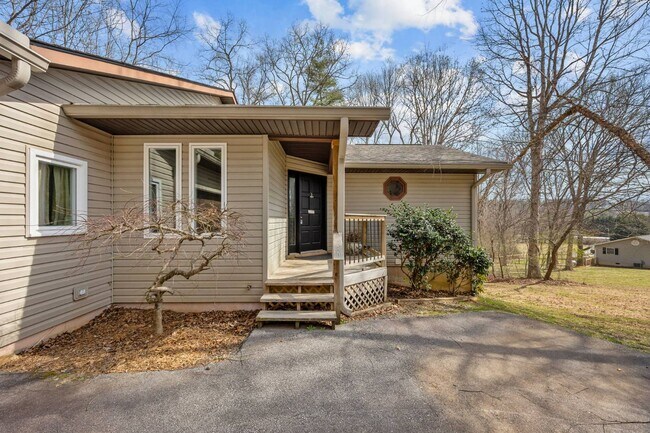 Building Photo - 200 Waterford Dr