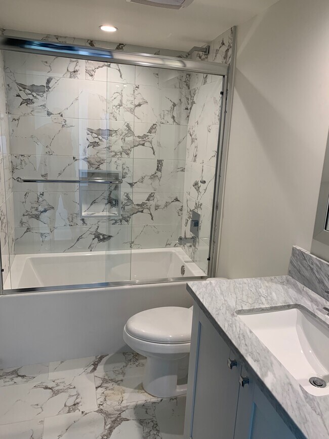 Second Bathroom - 853 S Lucerne Blvd