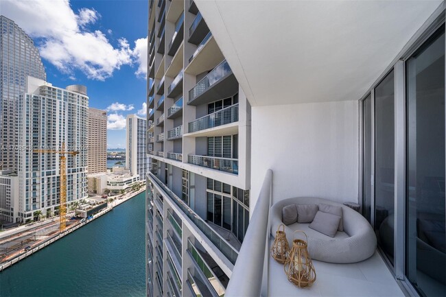 Building Photo - 475 Brickell Ave