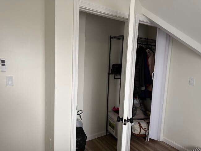 Armario 1 - 20 Graham St