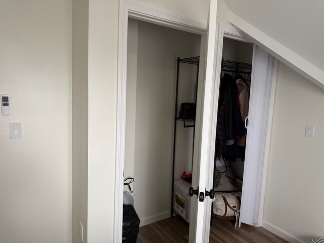 Closet 1 - 20 Graham St