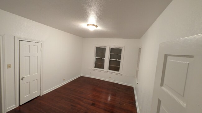 Foto del edificio - 404 Club Dr