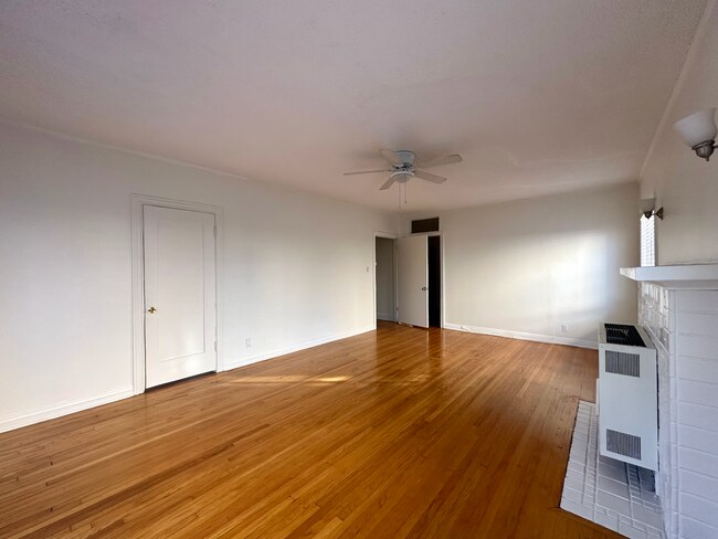 Living Room/Dining Room - 717 N Ridgewood Pl
