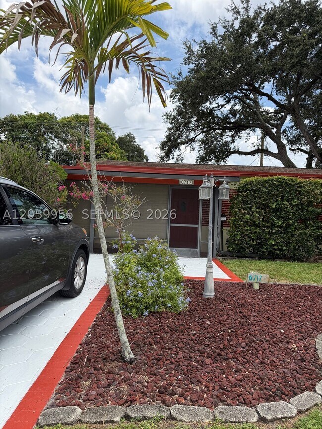 Foto del edificio - 6717 Raleigh St