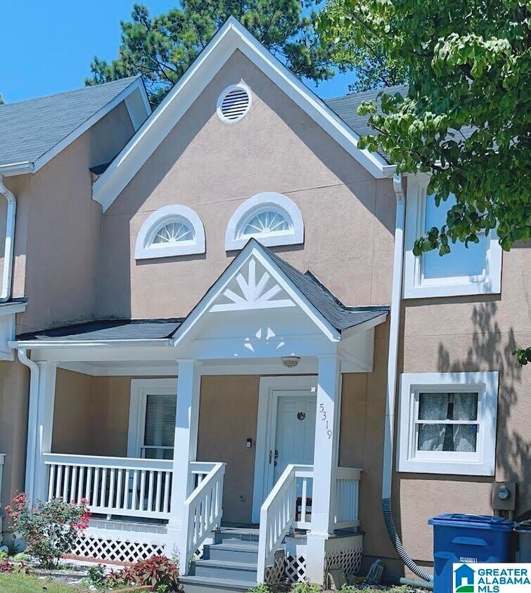 Foto principal - 5319 Whisper Wood Dr