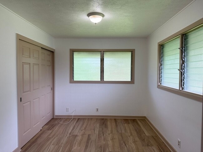 Building Photo - Partially Renovated 4BR/1.5BA Home in Hilo!