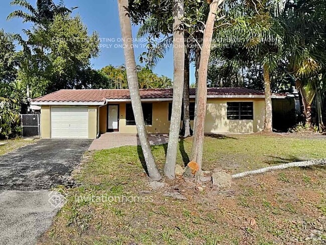 Building Photo - 2608 SW 34th Ave