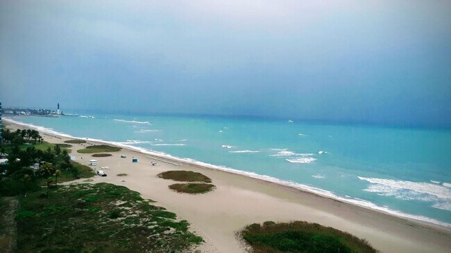 Foto del edificio - 1012 N Ocean Blvd