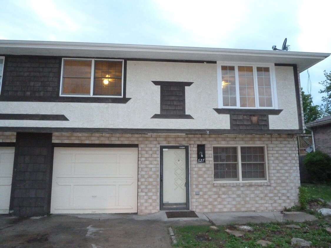 Foto principal - Olathe half duplex 3 Bedroom/2 bath/2 Livi...