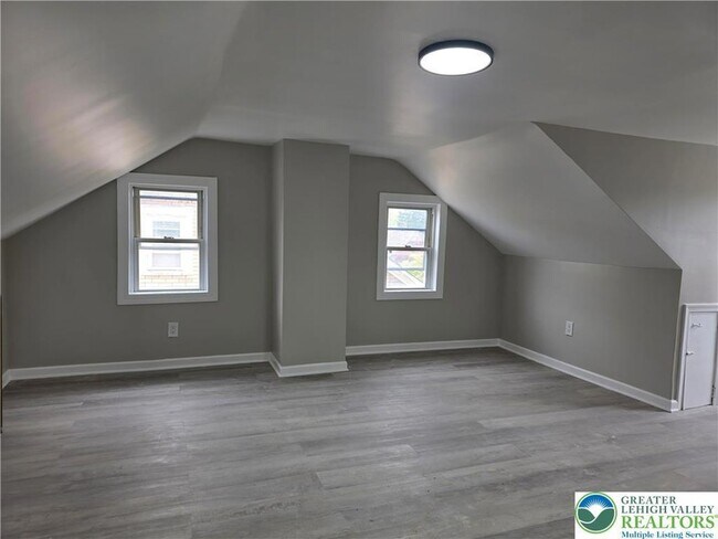 Foto del edificio - 612 W Garrison St