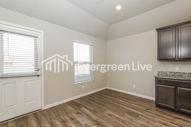 Foto del edificio - 1600 Maroon Dr