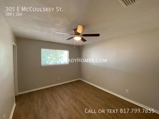Foto del edificio - 305 E McCoulskey St