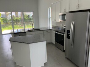 Building Photo - 16340 Oakview Dr
