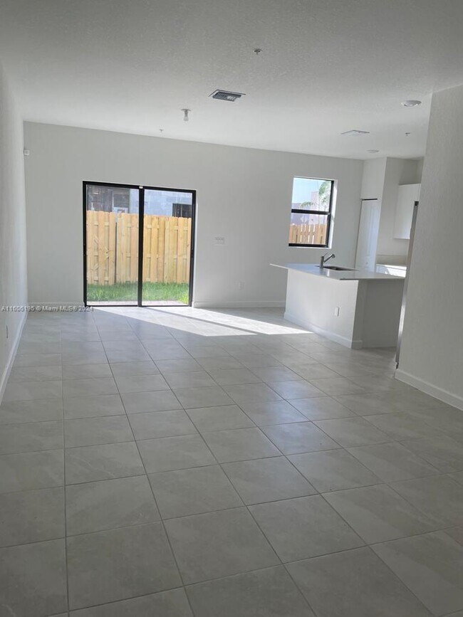 Foto del edificio - 212 SW 159th Terrace