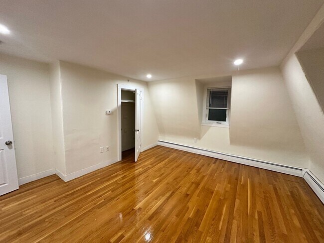 Foto del edificio - 440 Newtonville Ave