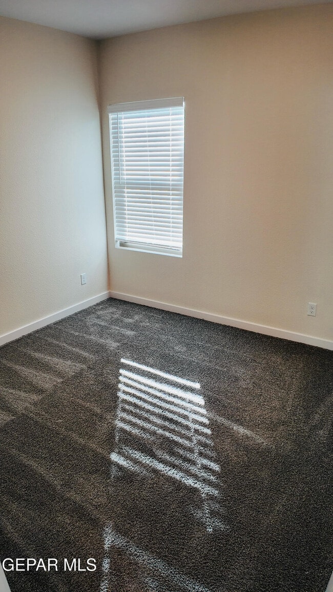 Building Photo - 15117 Resolve Dr