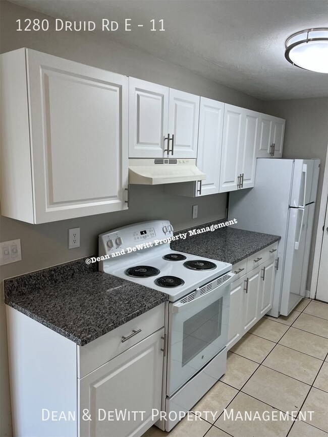 Building Photo - Creekside Apartments - 2/1 Clearwater - Fo...