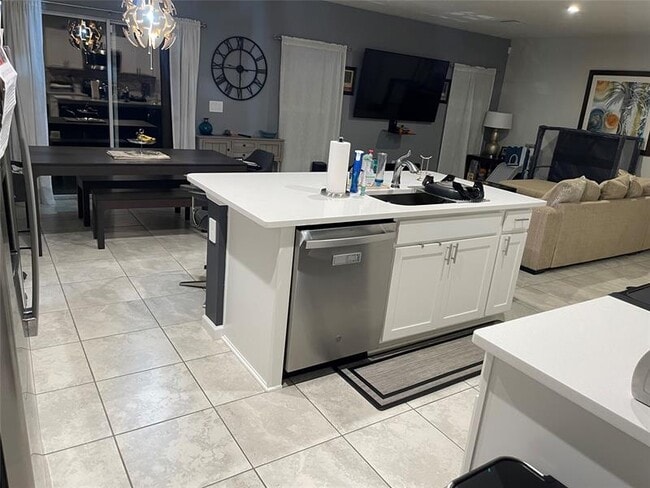 Building Photo - 484 Cherimoya St