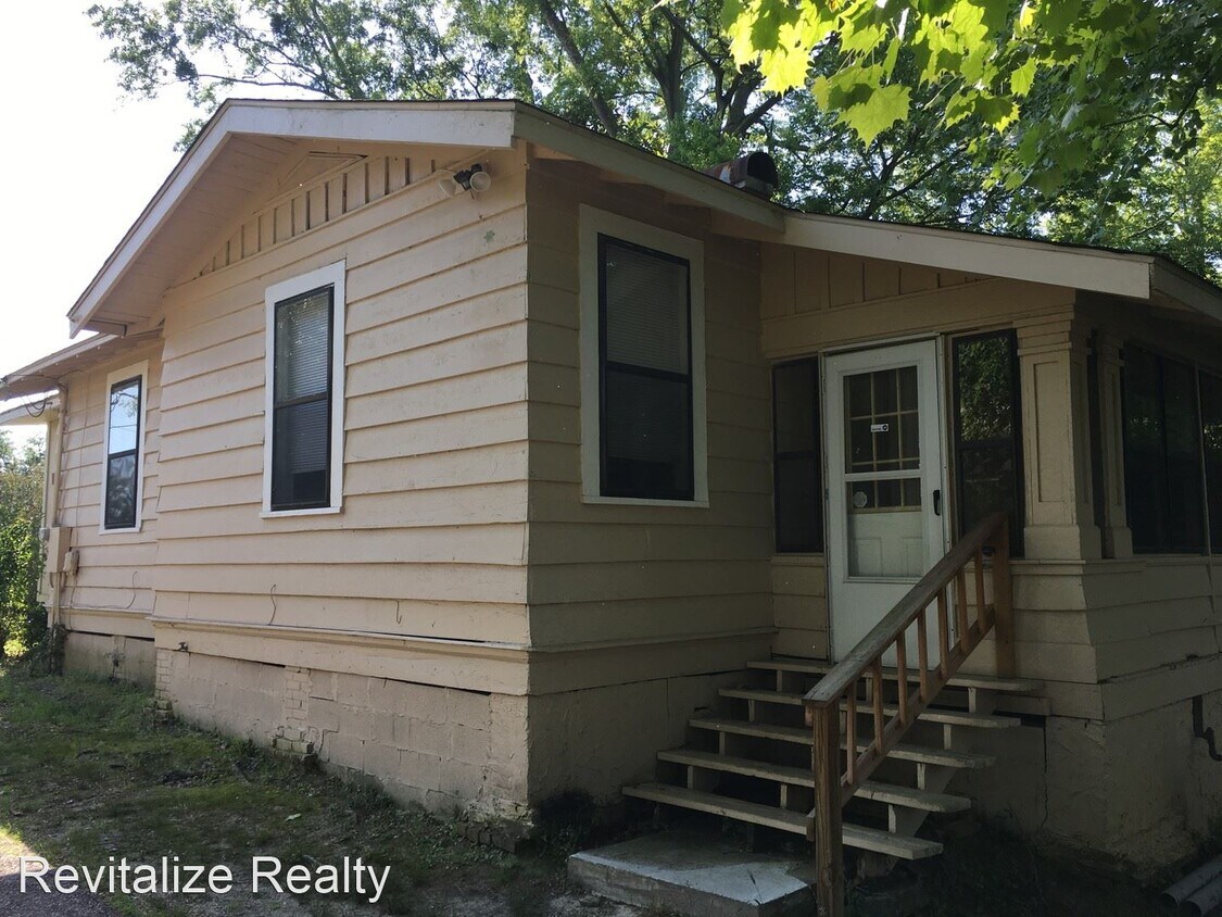 3 br, 1 bath House 4 Gulf St House Rental in Chickasaw, AL