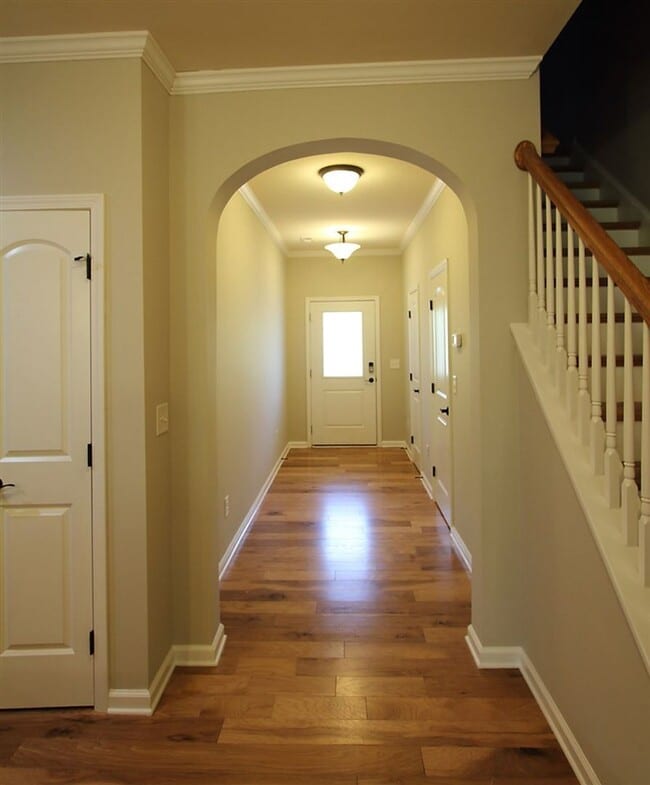 Building Photo - Spacious 3Bedroom Townhome in Thompson Rid...