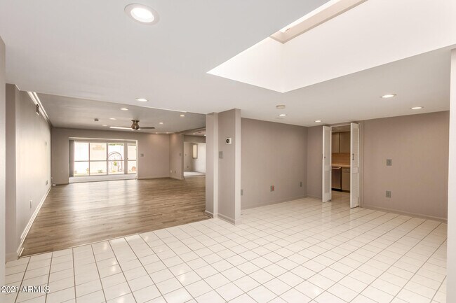 Foto del edificio - 6942 E Exeter Blvd