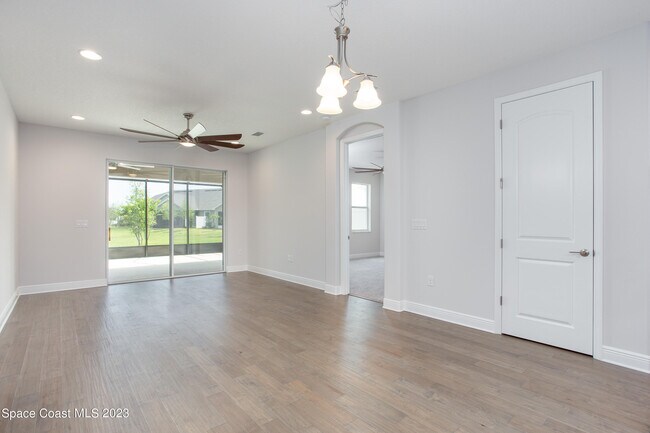 Foto del edificio - 8504 Loren Cove Dr