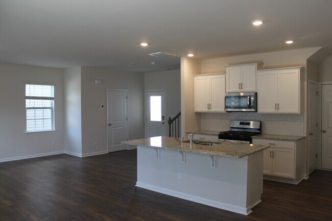 Building Photo - Room in Single Family Home on Clairwood Dr