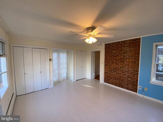 Building Photo - 9527 Ewing Dr