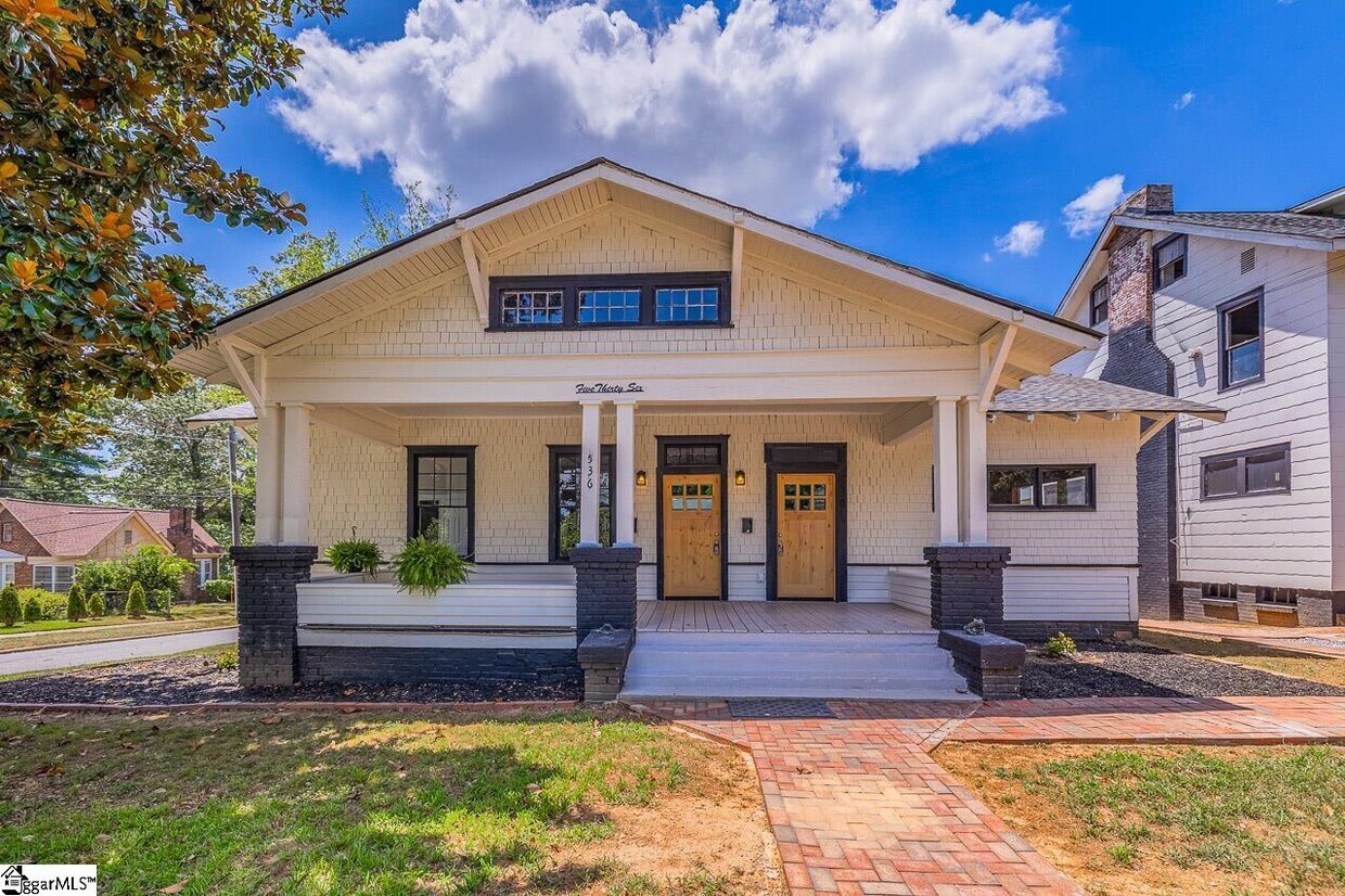 Foto principal - 536 Peronneau St