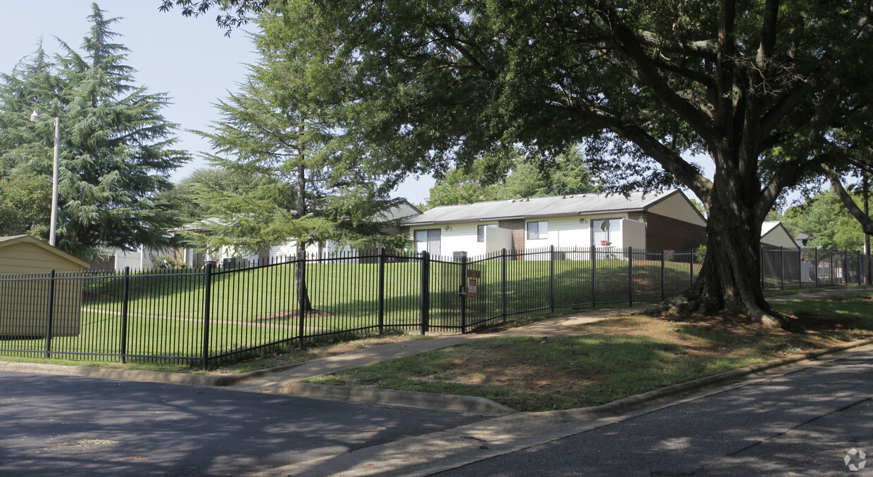 Foto del edificio - Hickory Creek Apartments