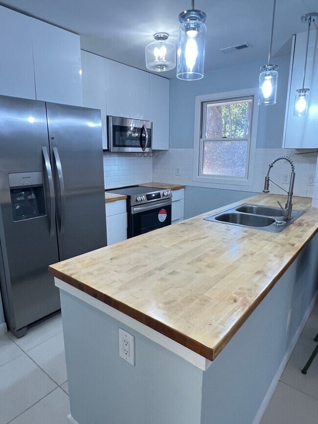 Foto del edificio - Introducing a charming condo in the heart of Wilmington, NC.